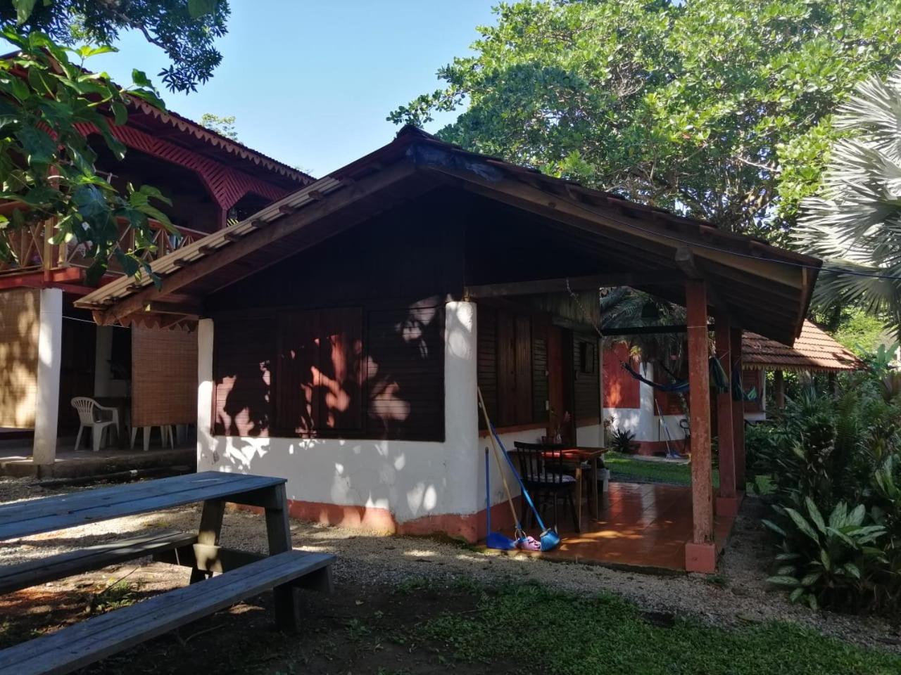 Chalet Y Cabinas Hibiscus Cahuita Exterior foto